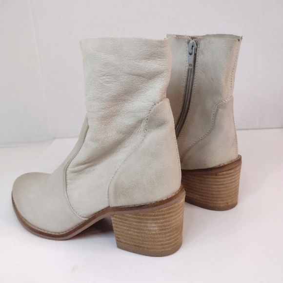 Chic Cream Ankle Booties - Picture 15 of 16